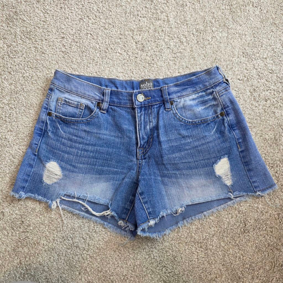 Women's Soho Jeans Denim Shorts Size 2 Blue Distressed - Picture 1 of 8